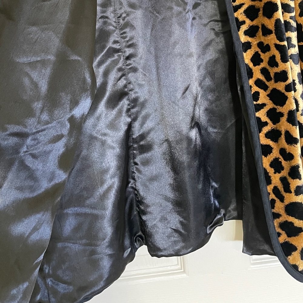 Like New Leopard Open Jacket Size 2X - Picture 3 of 5